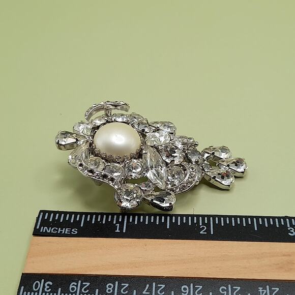 Vintage Weiss Wedding Brooch, Clear Rhinestones, Rhodium Plated, 2 1/2 In - Picture 9 of 10